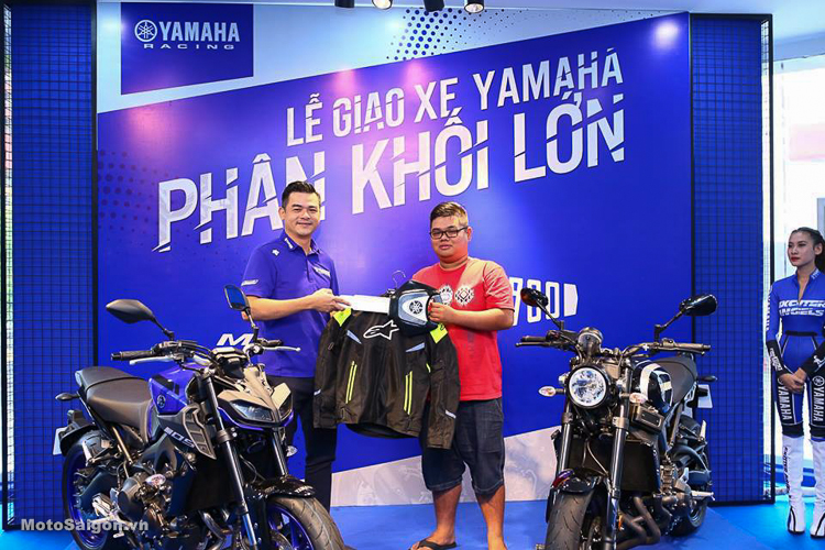 Bàn giao Yamaha MT-09 và XSR900 chính hãng đầu tiên đến tay khách hàng Bàn giao Yamaha MT-09 và XSR900 chính hãng đầu tiên đến tay khách hàng