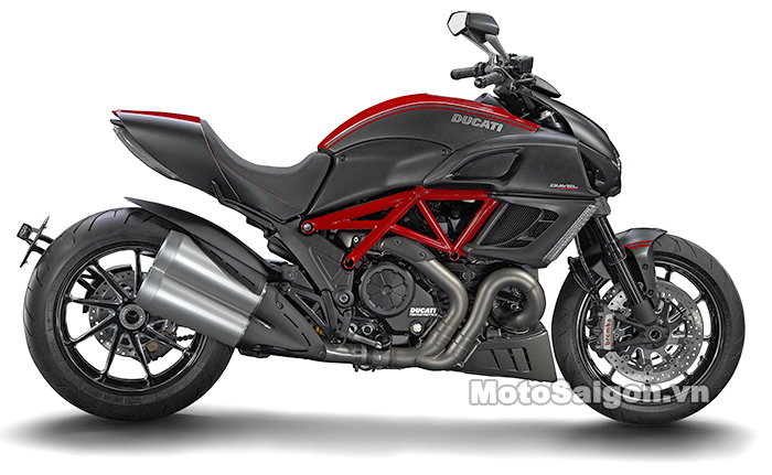 2013-Ducati-Diavel-Carbon5.jpg