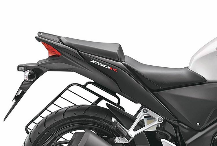 2015-Honda-CBR-250R-moto-saigon-14.jpg