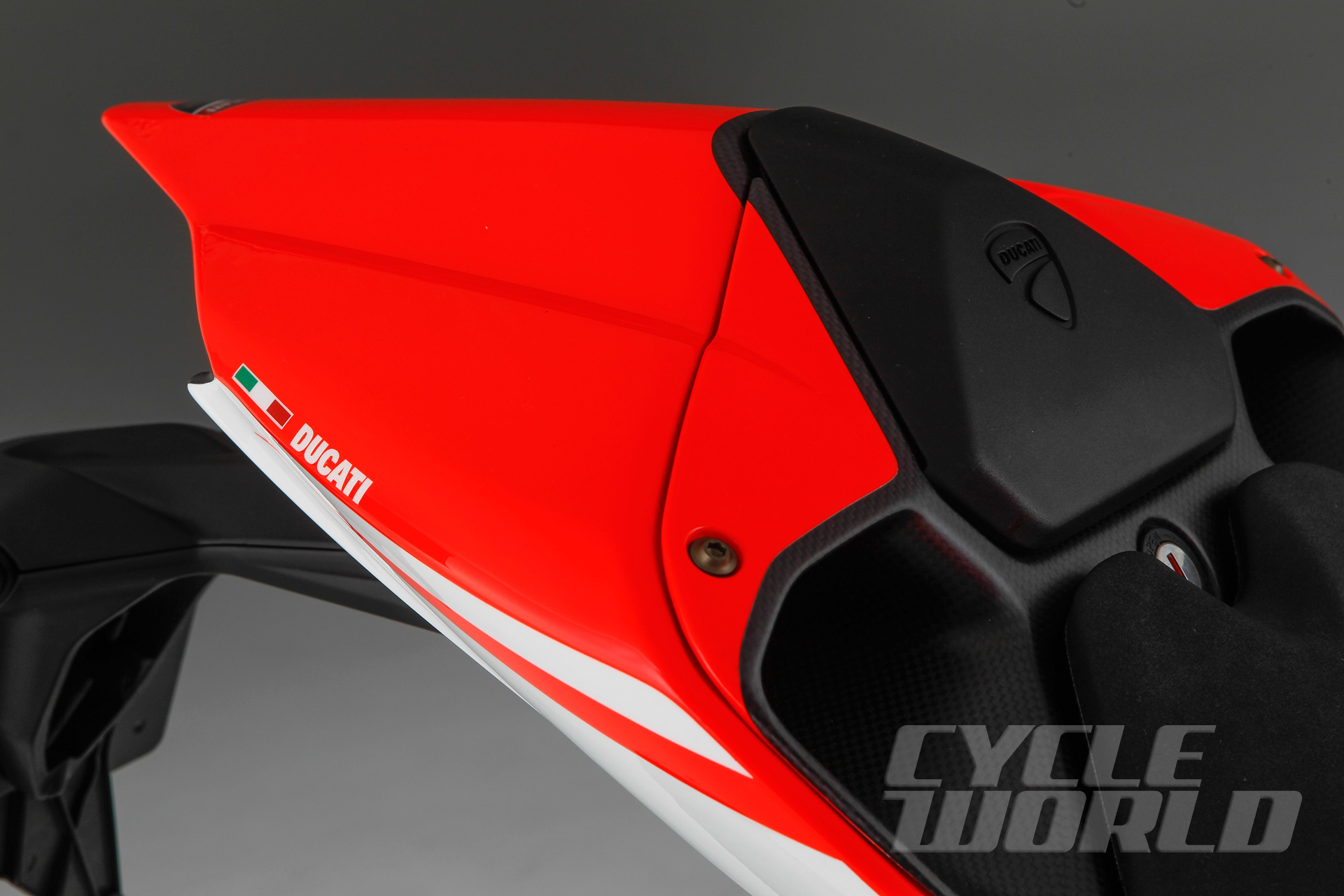 Ducati-Superleggera-detail-346.jpg