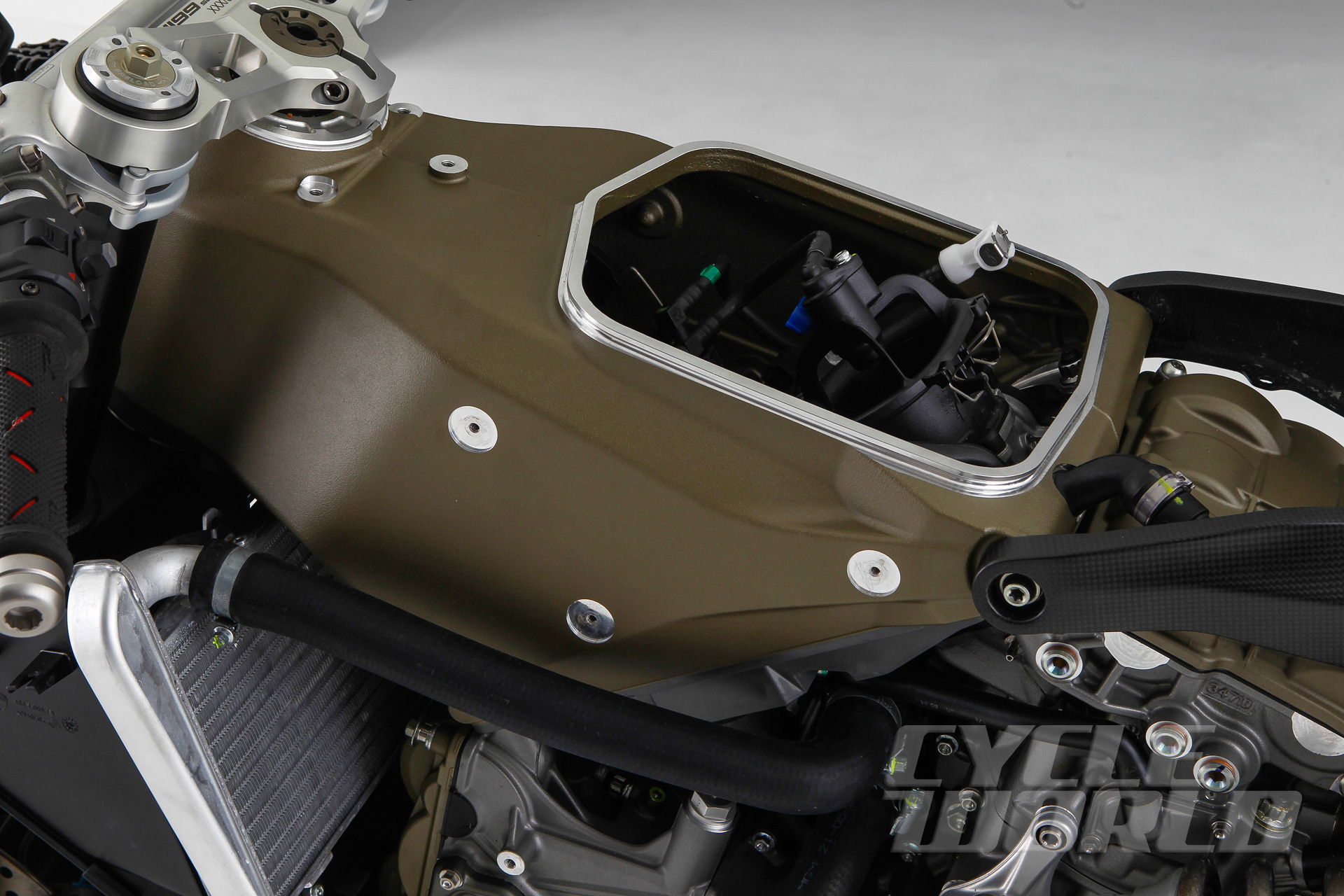 Ducati-Superleggera-detail-383.jpg