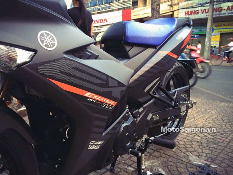 Exciter-150-2015-mau-den-mx-king-150-motosaigon-3.jpg
