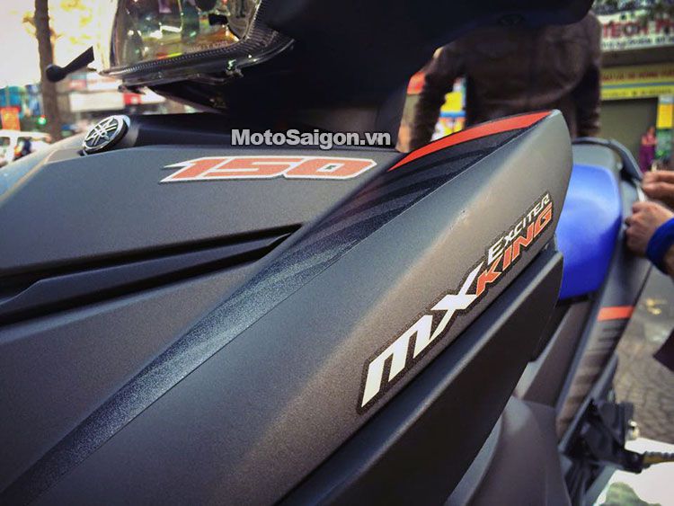 Exciter-150-2015-mau-den-mx-king-150-motosaigon-4.jpg