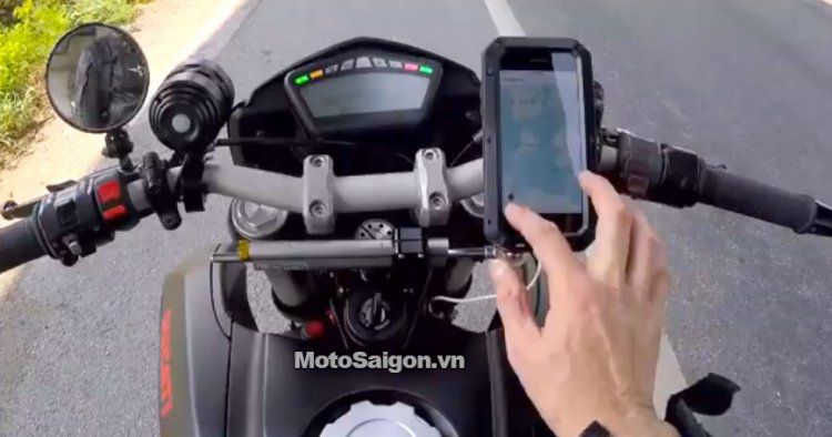 Johnny_Tri_Nguyen_Moto_Ducati_Motard_MotoSaigon.jpg
