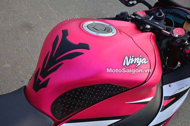 Ninja-ZX-10R-mau-hong-pink-decal-motosaigon-3.jpg