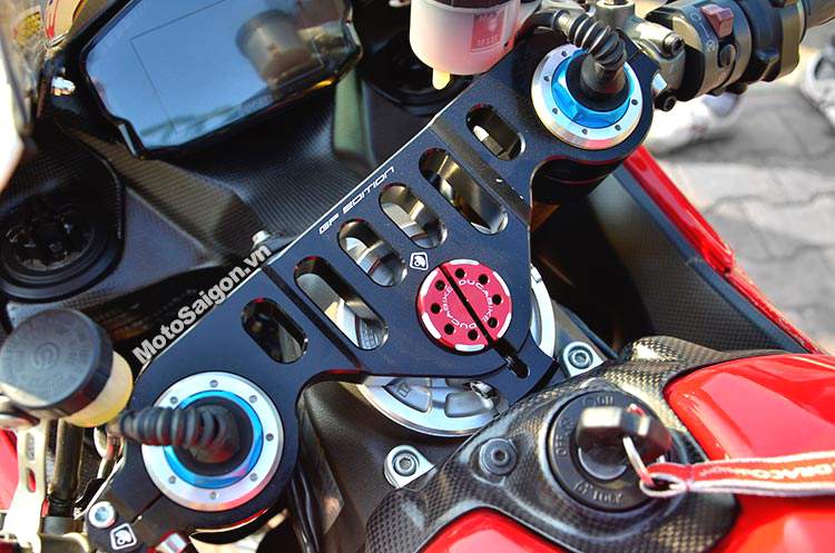 Panigale-1199-CNC-Racing-DucaBike-MotoSaigon-3.jpg