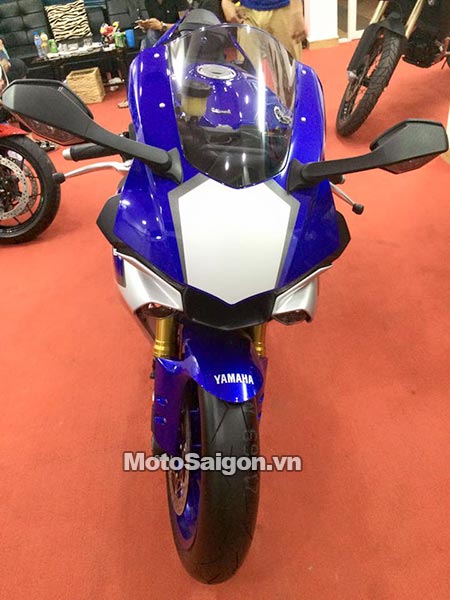 Yamaha-R1-2015-ve-Saigon-Vietnam-MotoSaigon-2.jpg