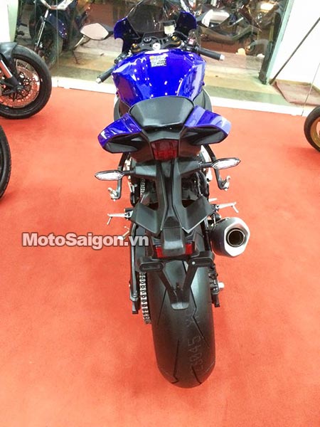 Yamaha-R1-2015-ve-Saigon-Vietnam-MotoSaigon-3.jpg