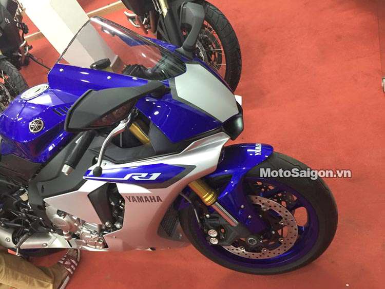 Yamaha-R1-2015-ve-Saigon-Vietnam-MotoSaigon-4.jpg
