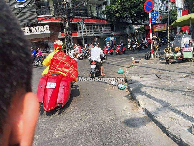 biker-mac-ao-duong-tang-cuoi-moto-khung-motosaigon-2.jpg