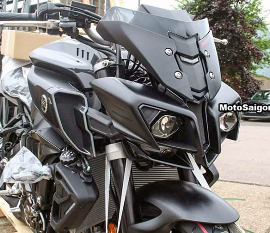Hình ảnh đập thùng Yamaha MT-10 màu đen