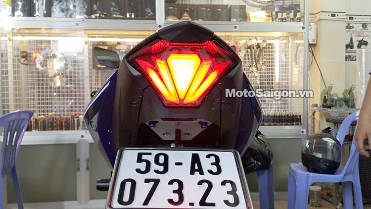 den-duoi-yamaha-r3-moto-saigon-1.jpg