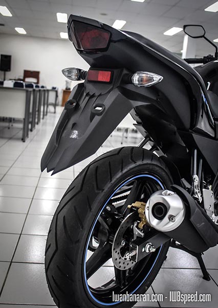 fz150i-v2-2015-New-V-Ixion-motosaigon-12.jpg