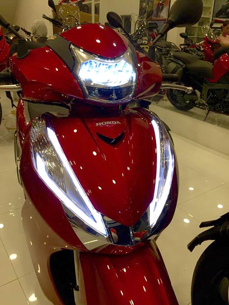 honda-sh300i-2015-2016-moto-saigon-10.jpg
