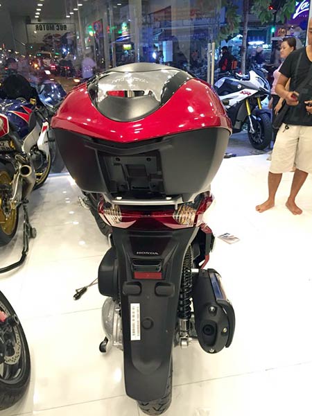 honda-sh300i-2015-2016-moto-saigon-4.jpg