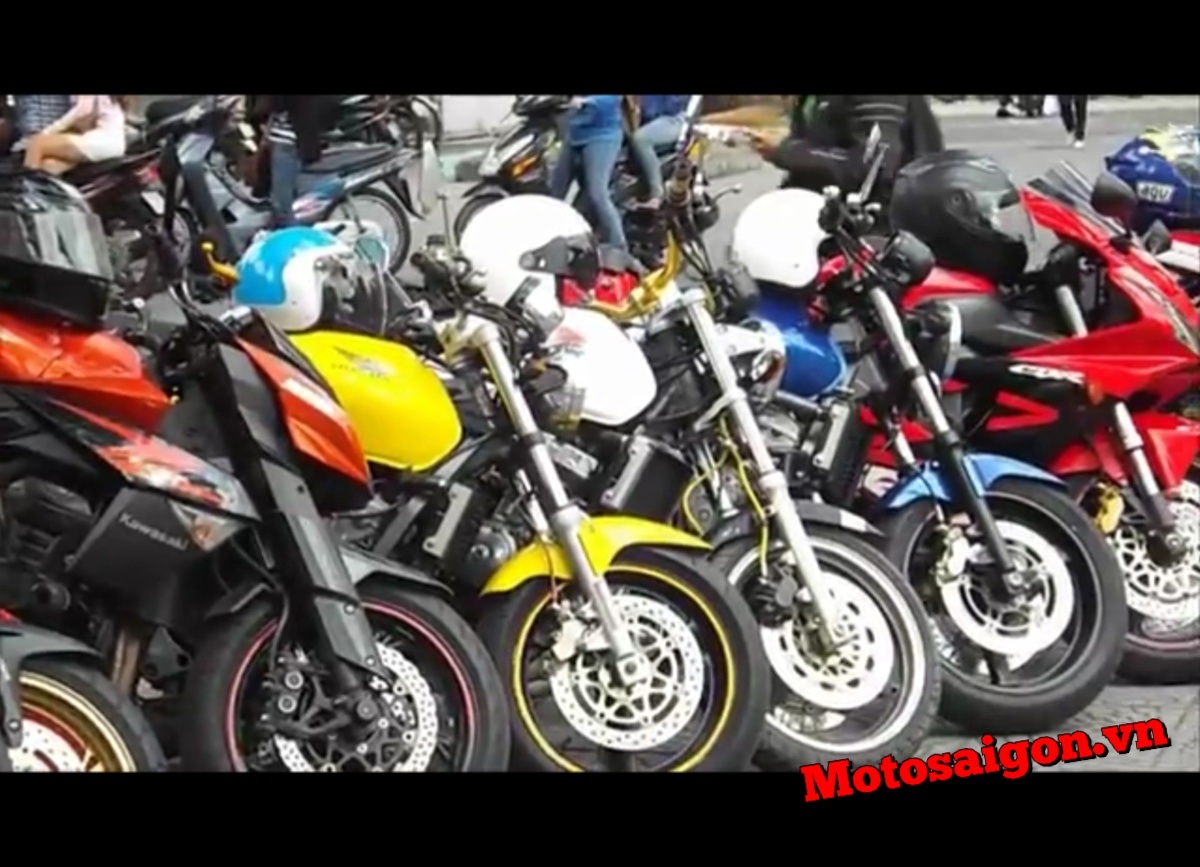 Nhiều loại xe moto lớn nhỏ xuất hiện trong clip hậu trường của B&M ...