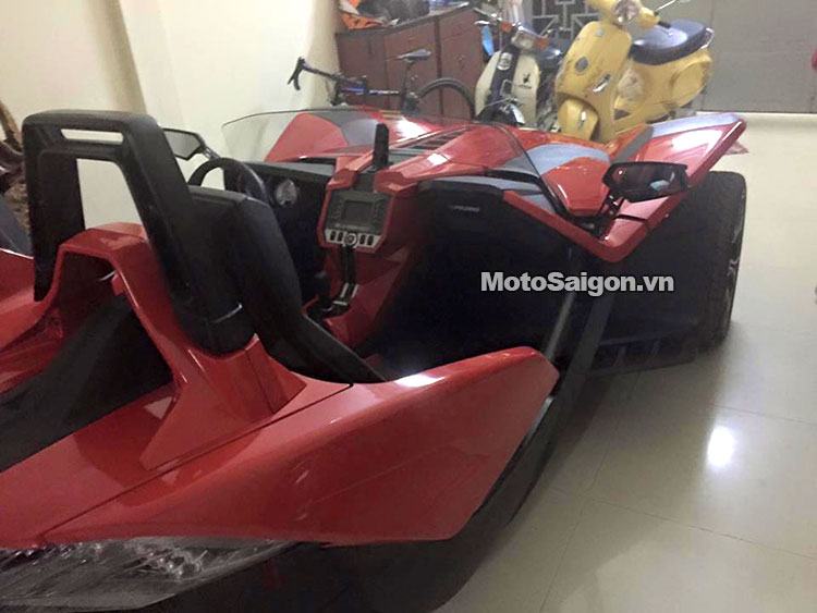 polaris-slingshot-2015-motosaigon-2.jpg