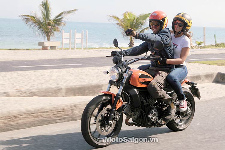 scrambler-sixty2-moto-saigon-2.jpg