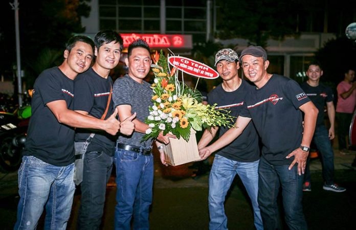 Màn đốt lốp ấn tượng tại Sinh nhật lần 4 Omega Rider Club - Motosaigon