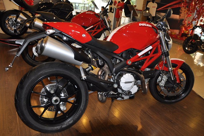 Ducati Monster 796 độ chất với bề ngoài gần như nguyên bản  2banhvn