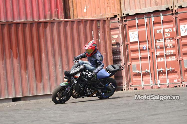 viettuangc-clip-stunt-speeding-through-life-motosaigon-10.jpg