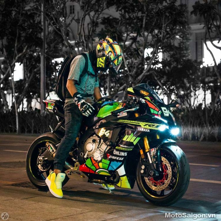 Bộ Ảnh Yamaha R1 2015 Độ Tem Rossi Cực Đẹp Trong Đêm - Motosaigon