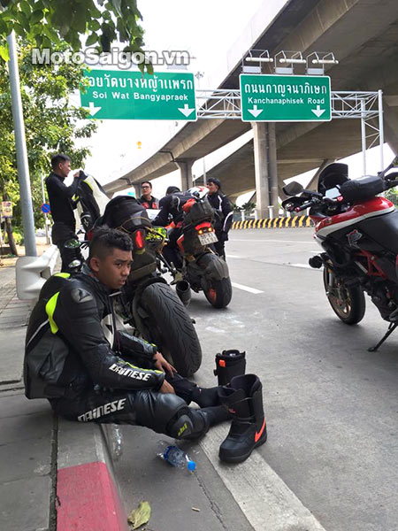 yamaha-r1-di-tour-malaysia-moto-saigon-24.jpg