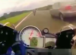 BMW S1000RR so kè đua với CBR1000RR cực kỳ nguy hiểm