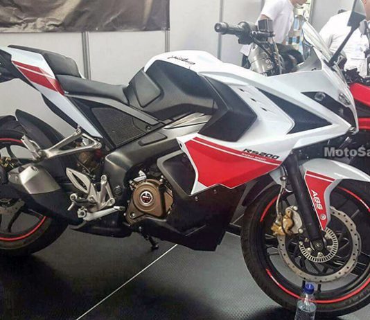 Bajaj-Pulsar-RS200-2017-trang-do-motosaigon-