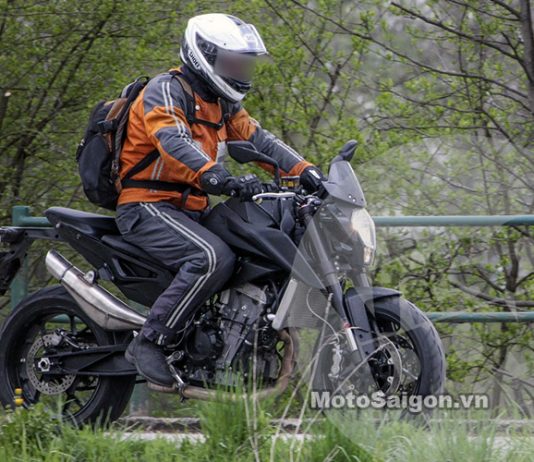 KTM Duke 800 2017 trên đường chạy thử