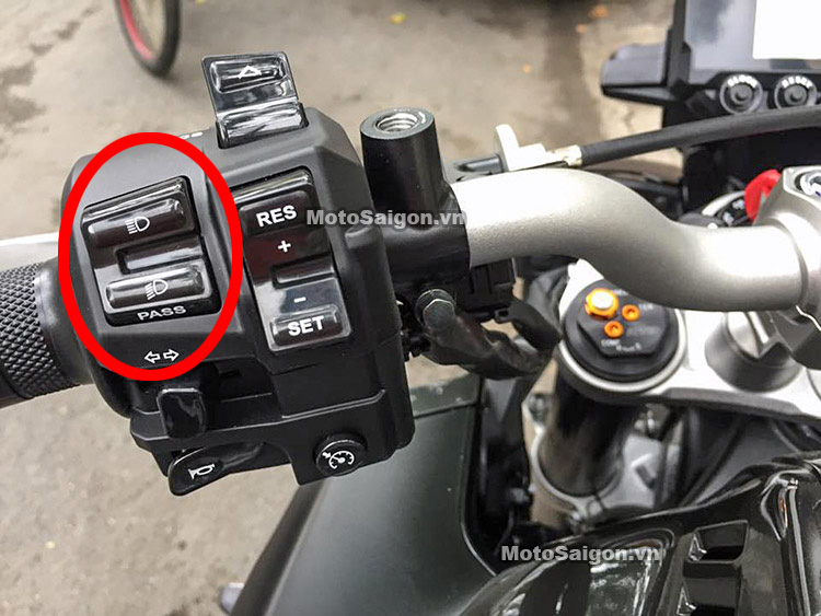 Mức phạt xe moto xe máy khi bật đèn pha chiếu xa trong đô thị