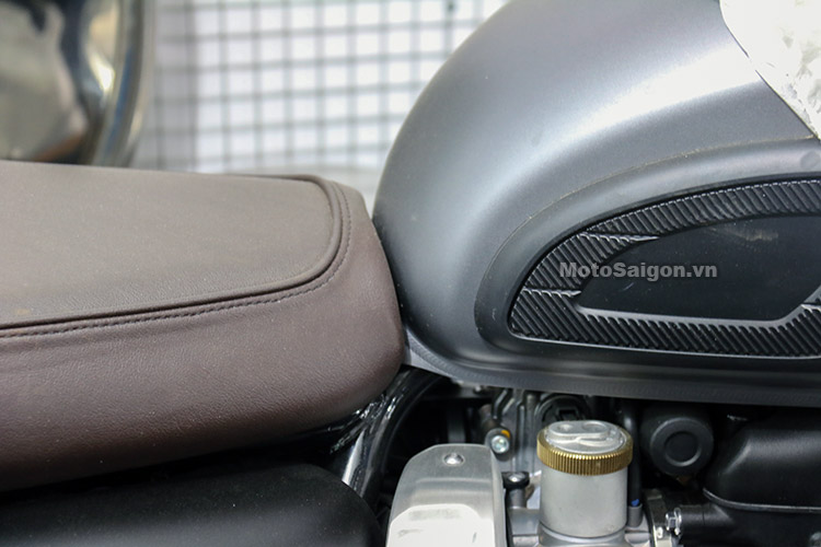 triumph-bonneville-t120-black-2017-motosaigon-16