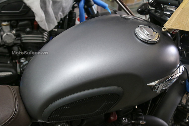 triumph-bonneville-t120-black-2017-motosaigon-17