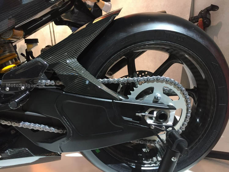 bmw-hp4-race-full-carbon-2017-motosaigon-7