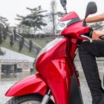 danh-gia-xe-sh300i-2017-mau-do-den-trang-motosaigon-13