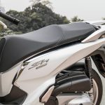 danh-gia-xe-sh300i-2017-mau-do-den-trang-motosaigon-38