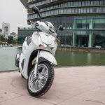 danh-gia-xe-sh300i-2017-mau-do-den-trang-motosaigon-41