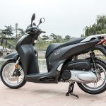 danh-gia-xe-sh300i-2017-mau-do-den-trang-motosaigon-49