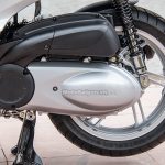 danh-gia-xe-sh300i-2017-mau-do-den-trang-motosaigon-6