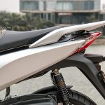 danh-gia-xe-sh300i-2017-mau-do-den-trang-motosaigon-9
