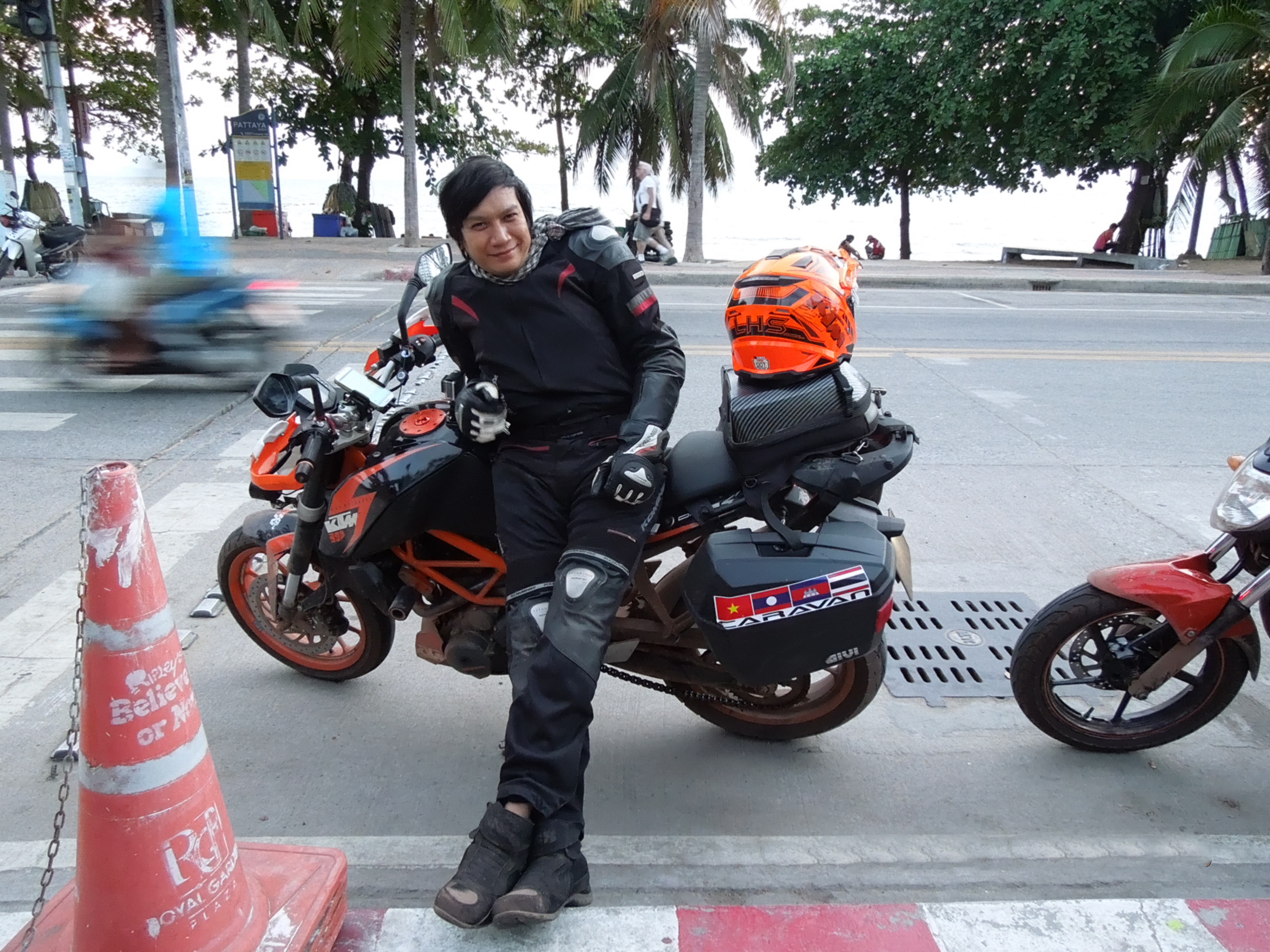 Độc hành Cam - Thái bằng xe máy