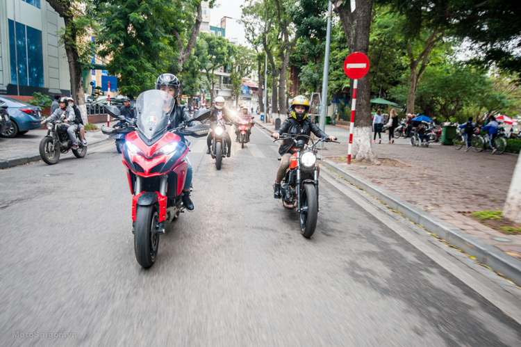 nu-bike-hanoi-cuoi-moto-ducati-mung-8-thang-3-motosaigon-21