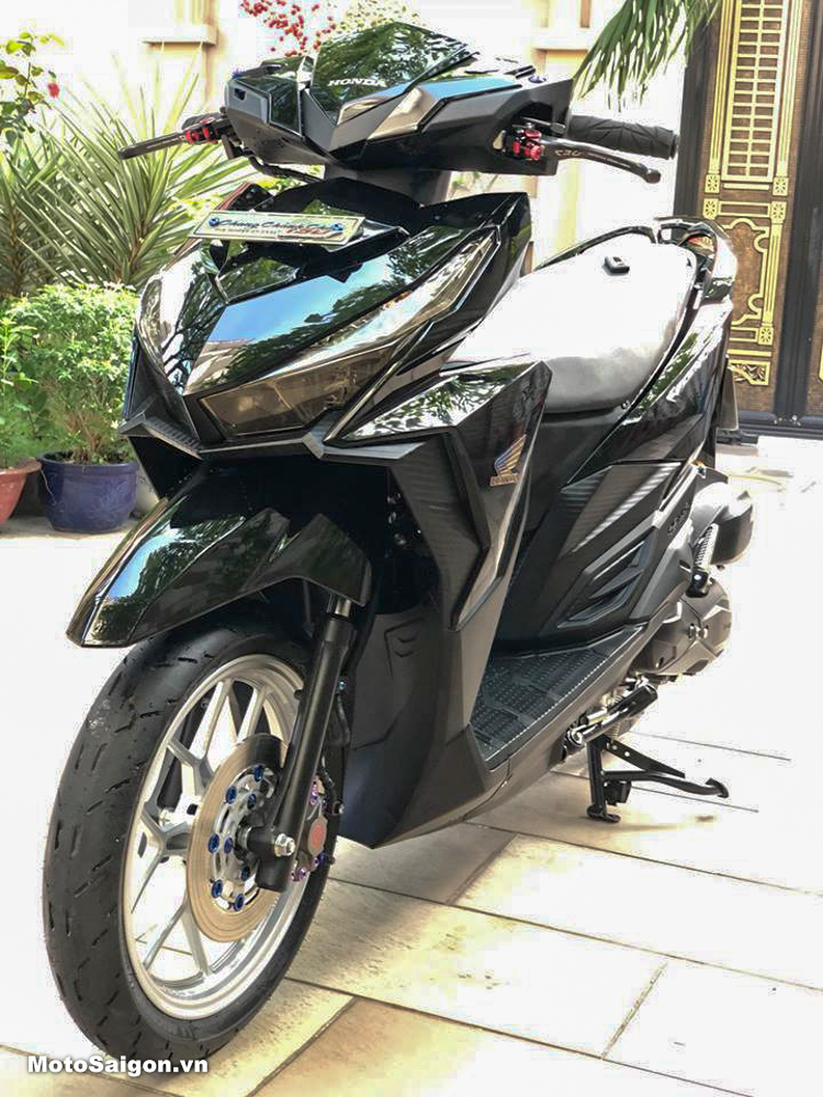 Ấn tượng Honda Vario 150 đen tuyền lên đồ chơi hàng hiệu - Motosaigon