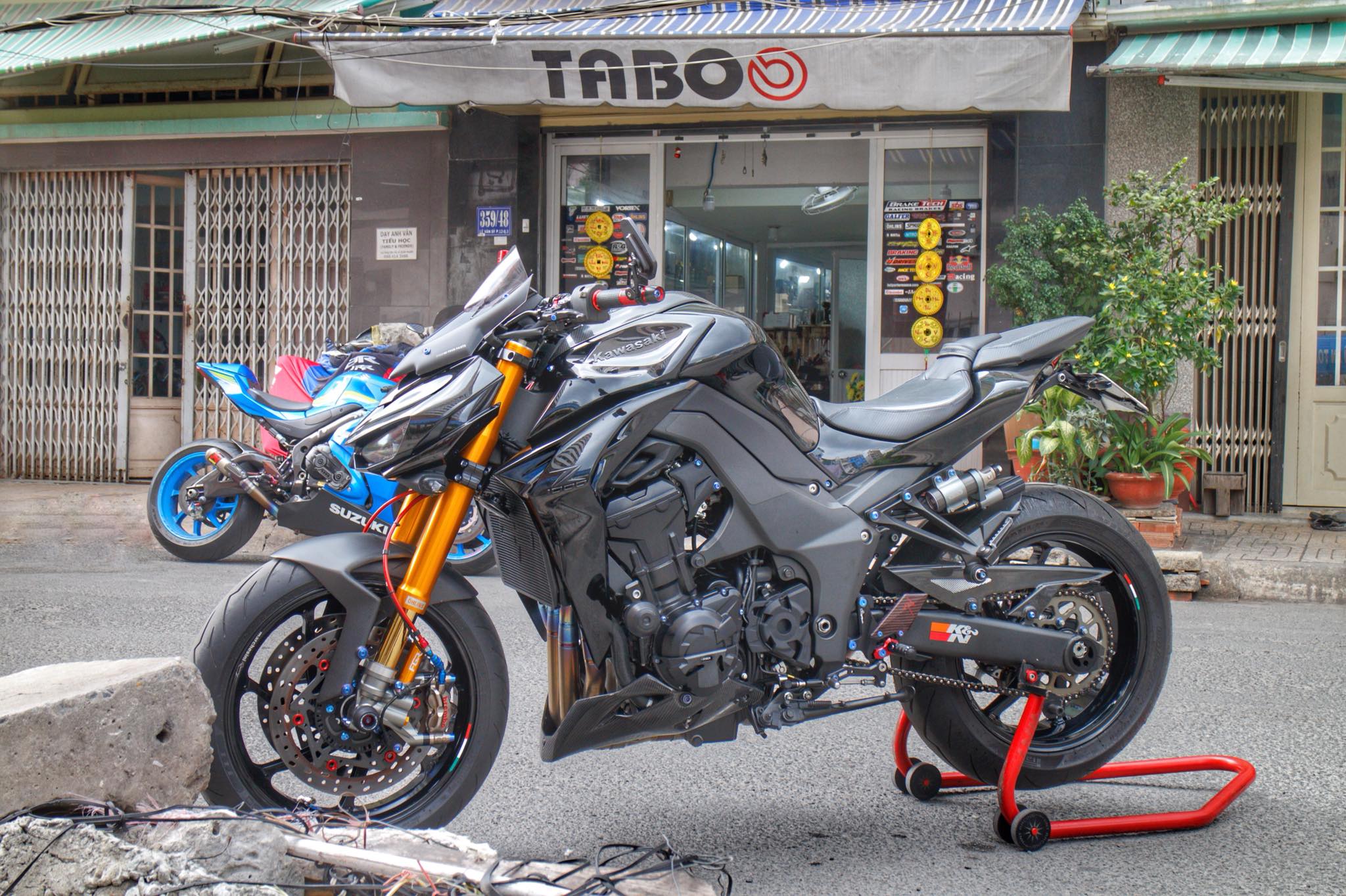Kawasaki Z1000 Độ Full Option Hàng Hiệu Của Taboo Shop - Motosaigon