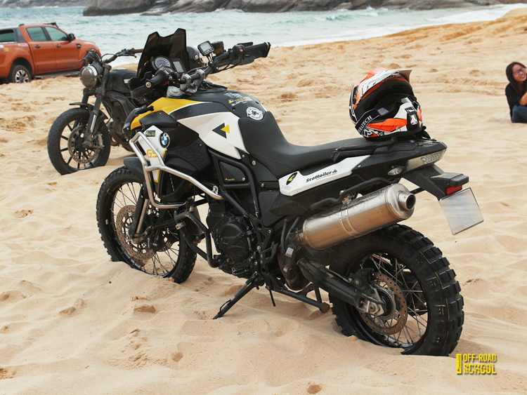 Sand Riding Training chương trình rèn luyện kỹ năng lái moto trên cát