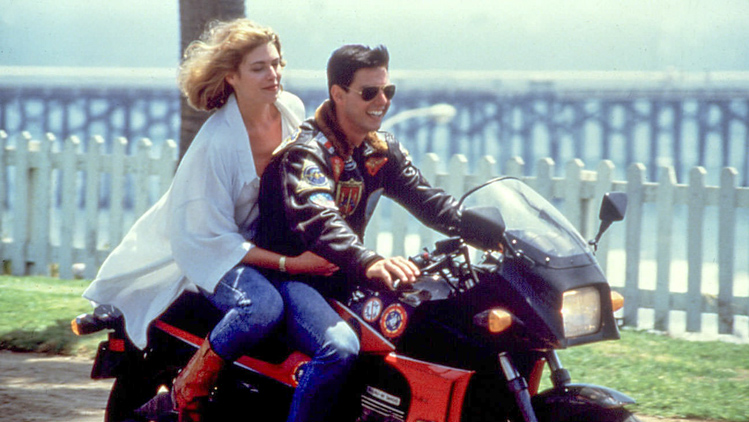 Tom Cruise lần đầu cưỡi Kawasaki GPZ trong phim Top Gun (1986)