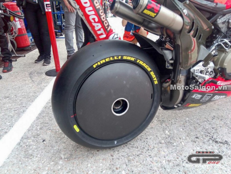 Công dụng của ốp vành trên xe đua Ducati SBK