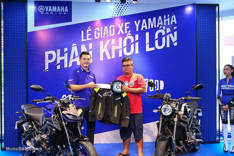 Bàn giao Yamaha MT-09 và XSR900 chính hãng đầu tiên đến tay khách hàng