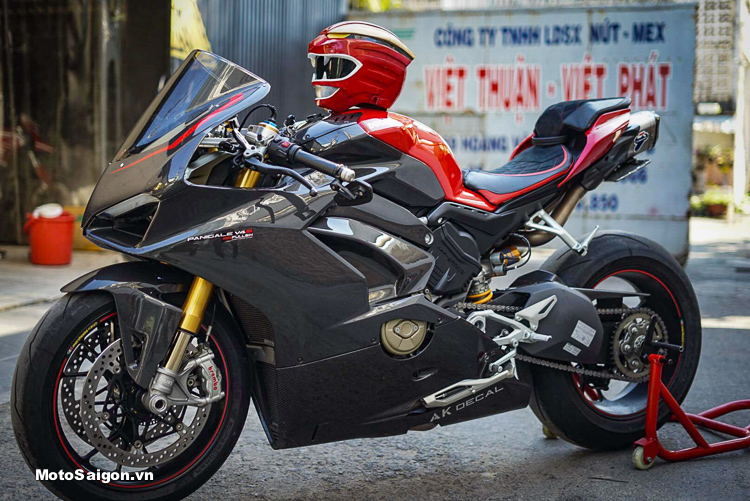 Ducati Panigale V4 S Full Carbon giá bán 1 tỷ 6 độ đồ chơi hơn 300 triệu 