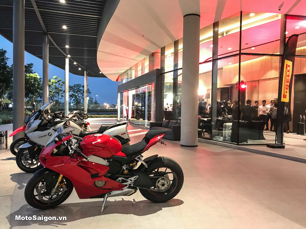 MotoSaigon tham dự sự kiện ra mắt lốp xe Pirelli Diablo Rosso Sport